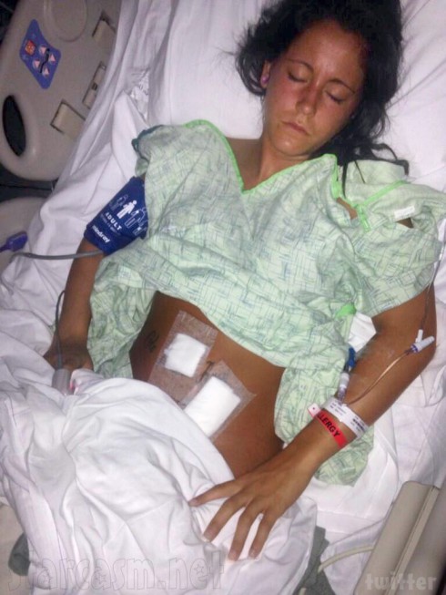 Jenelle Evans in the hospital after surgery to have her appendix removed