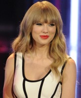 Taylor Swift’s no trespassing signs reveal her sense of humor