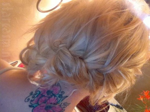 Chelsea Houska tattoo of flowers on her neck