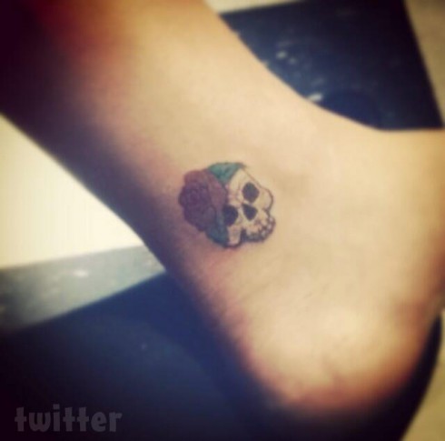Chelsea Houska skull tattoo on her ankle