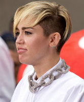 VIDEO Miley Cyrus doesn’t think people over 40 have sex