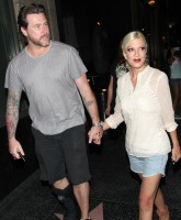 Tori Spelling’s money woes: Couldn’t afford Dean McDermott’s vasectomy