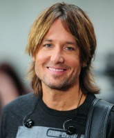 PHOTOS Keith Urban cuts off his hair