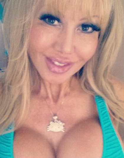 PHOTOS Barbie-obsessed Blondie Bennett undergoes hypnotherapy sessions to make her ‘brainless’