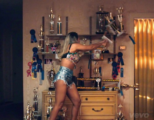 Beyonce Pretty Hurts music video smashing trophies