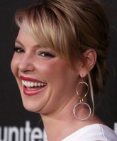 Katherine Heigl demands $6M from drugstore that used paparazzi picture in innocent tweet