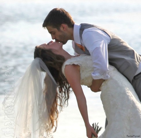 Jill Duggar Wedding Kiss Derick Dillard
