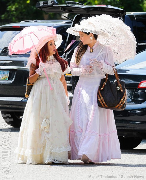 Snooki and JWoww wearing Victorian clothes