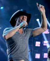 Tim McGraw says hitting a female fan was instinctive, defensive