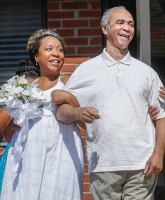 PHOTO Bride marries at Alzheimer’s care center so her ailing dad could walk her down the aisle