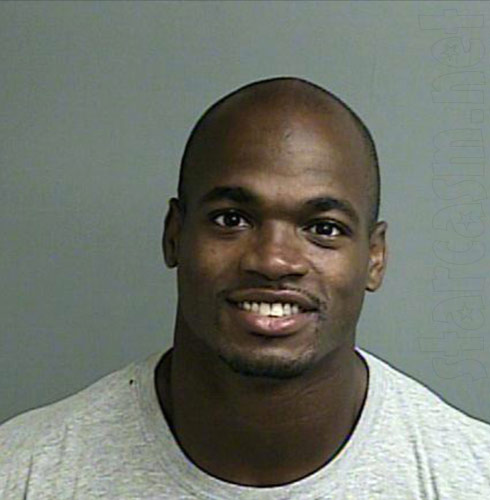 Vikings announce they will allow Adrian Peterson to play while child abuse charges are pending