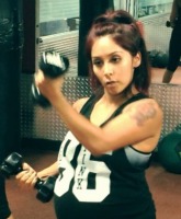 VIDEO 9-months-pregnant Snooki tries to jump-start labor with workout class
