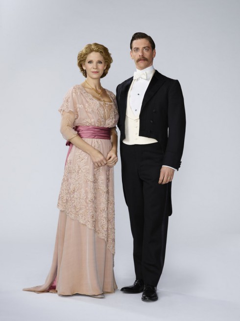 Peter Pan Live! Kelli O'Hara as Mrs. Darling, Christian Borle as Mr. Darling