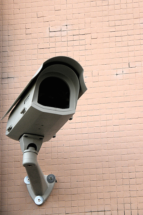 VIDEO Scottsdale AZ police on the lookout for man who peed through furniture store’s mail slot
