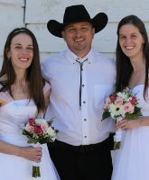 Sister Wives guest stars apply for marriage license by citing gay marriage ruling