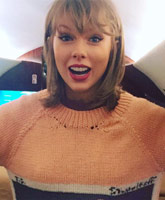 PHOTO Taylor Swift’s fan-made Polaroid knit sweater is ‘everything’
