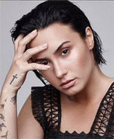 Taylor Swift reacts to Demi Lovato squad slam