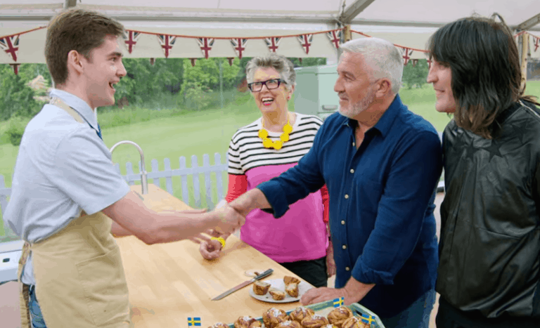 How many handshakes has Paul given 1