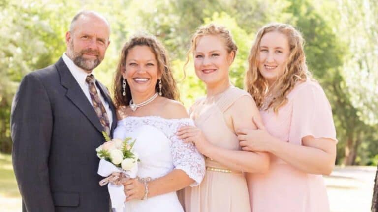What happened to the Alldredges’ marriage to Donna? Why aren’t they on SEEKING SISTER WIFE anymore?