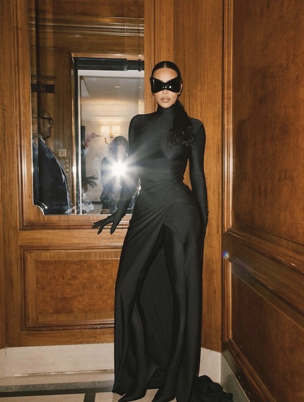 Kim Kardashian hosting SNL 1