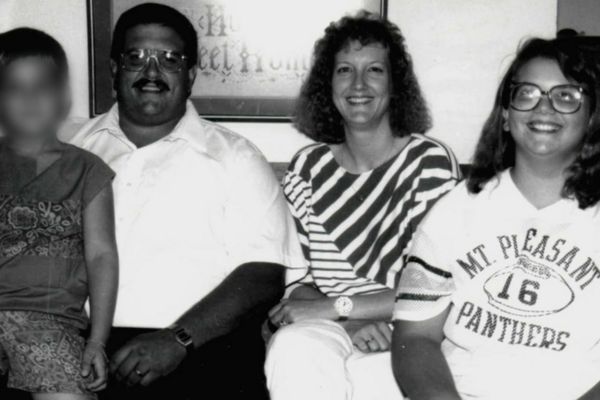 MY 600-LB LIFE Lindsey Witte’s dad fueled her food addiction, cheated on her mom, and stole her truck