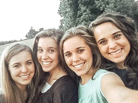 19 KIDS AND COUNTING All the Duggar sisters reunited, see who wore pants