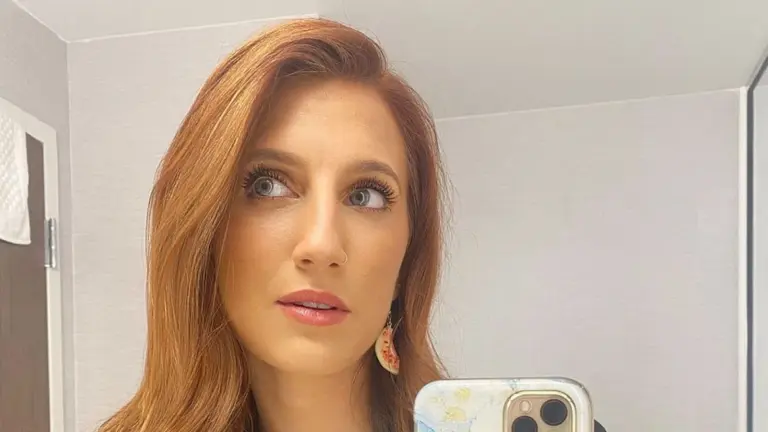 WELCOME TO PLATHVILLE Olivia Plath hints at foot fetish career for extra money