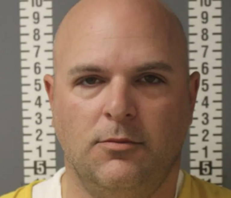 Ronald Keith Davis cop arreste girlfriend crazy