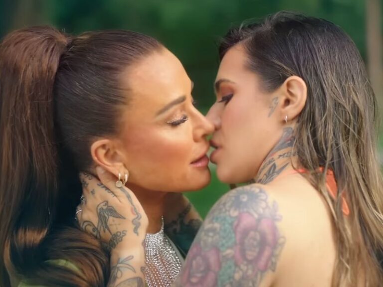 Kyle Richards and Morgan Wade kissing