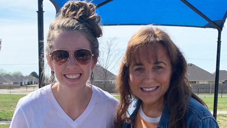 After bashing childhood in the press, Jill Dillard is now praising mom Michelle Duggar
